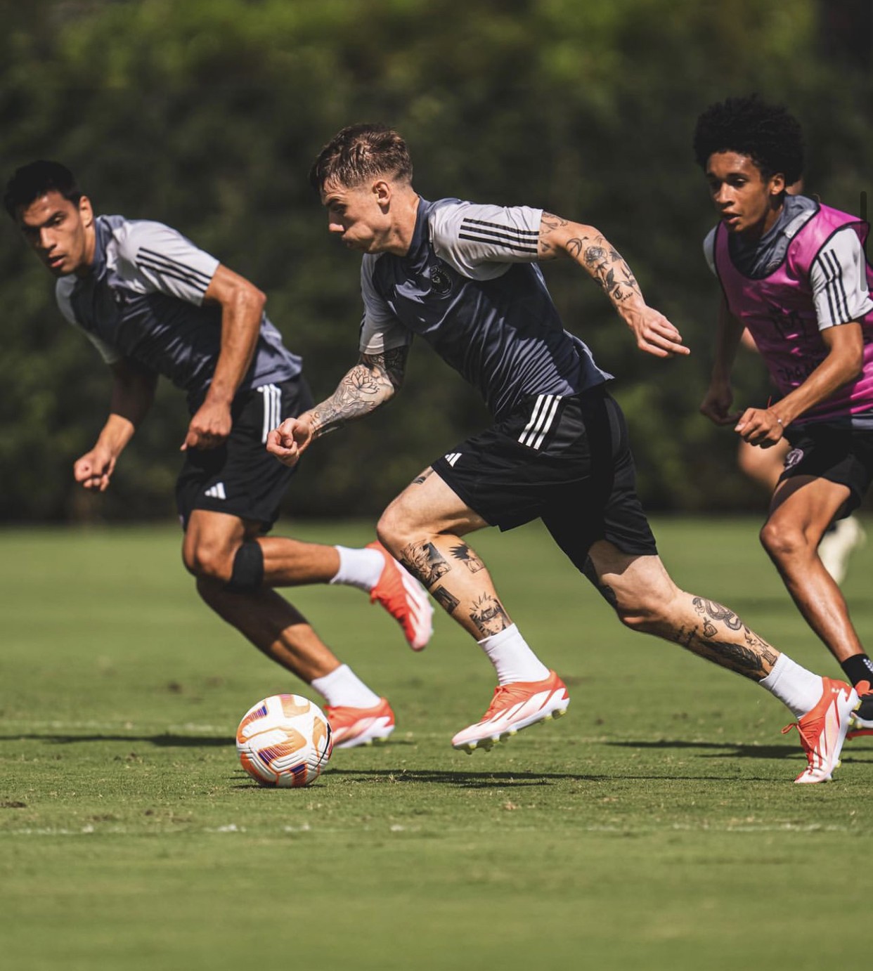 关于国王杯赛程吃紧，阿斯顿维拉最后时刻外线爆发，质疑声四起，身体对抗强度拉满的信息